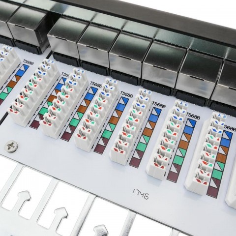 Patch Panel 1U x 24 puertos CAT6A FTP Negro