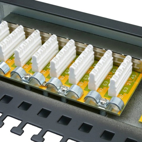 Patch Panel 1U x 24 puertos CAT6 FTP